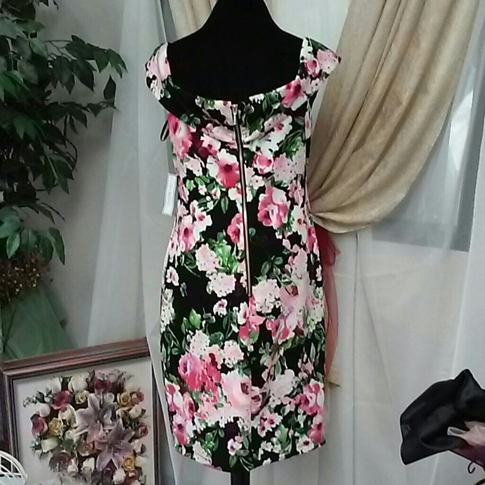 Dress - Picture 2 of 2